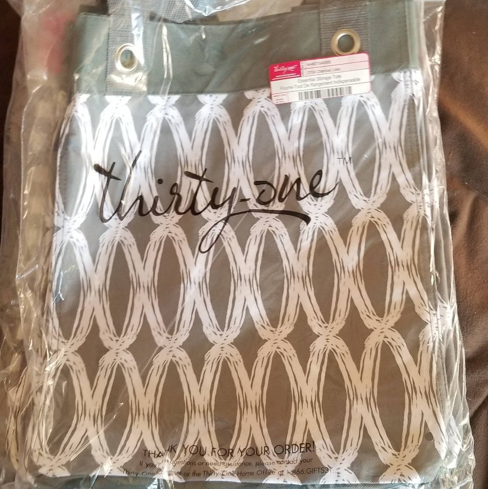 Thirty One Essentials Tote